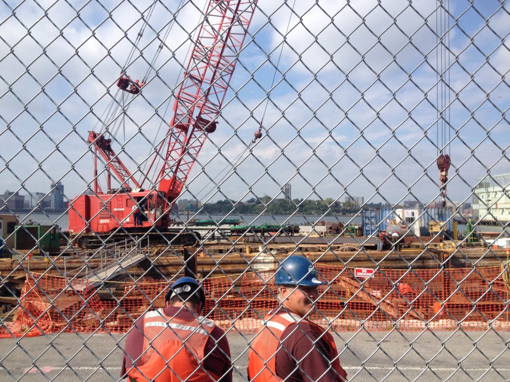 Piers 54-56 already under construction during the planned re-installation day. (photo by Milja Havas, 2015)