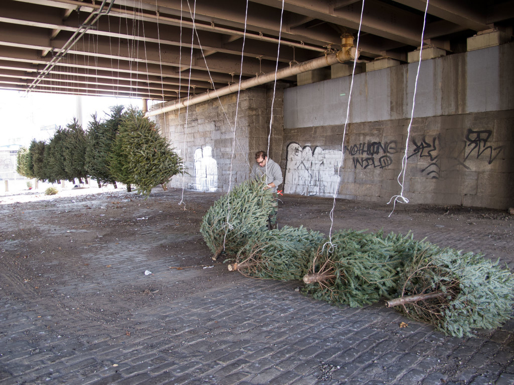 Suspended-Forest-2013-Michael-Installing-2